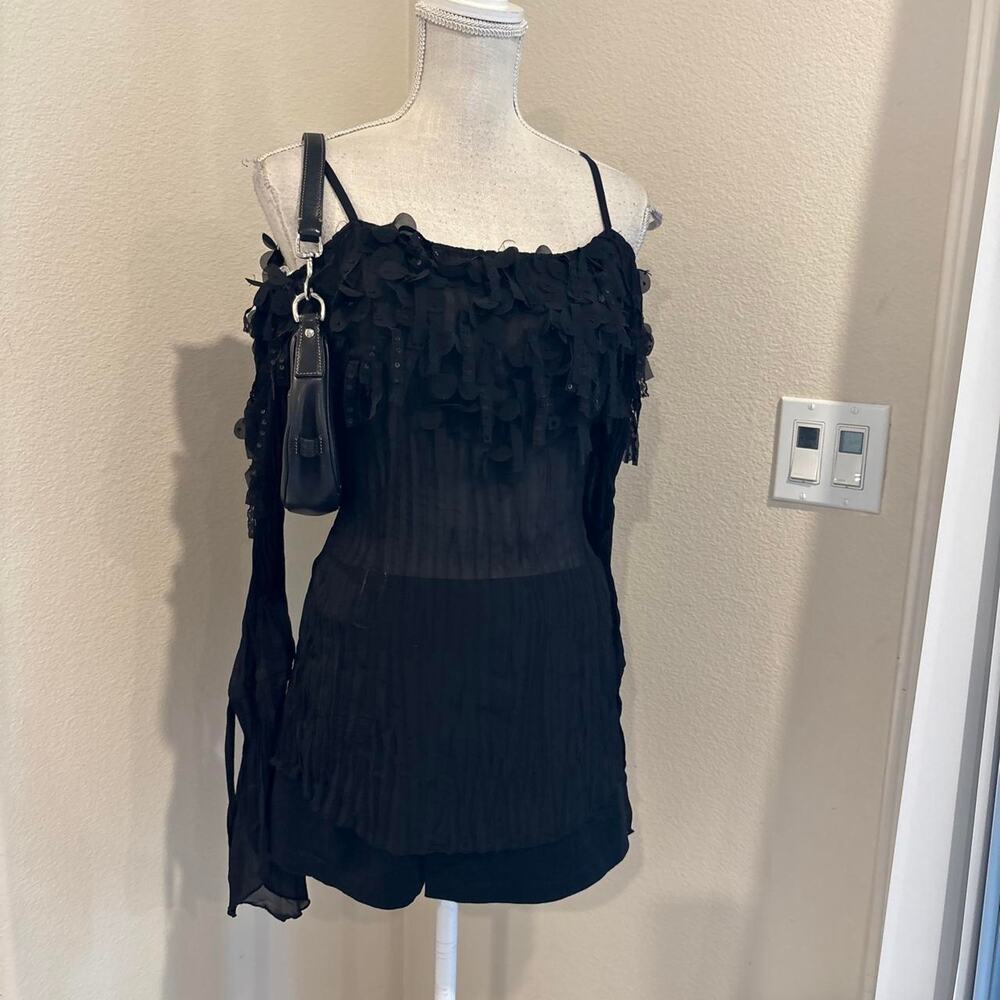 Kaelyn max black ruffle off the shoulder top. Size large